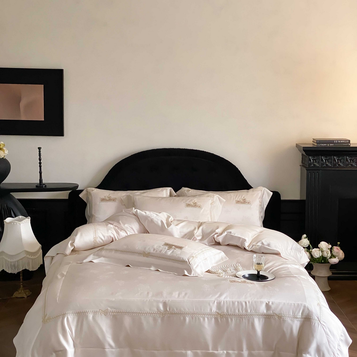 91家纺网 家纺一手货源 找家纺 太古汇家居 2025新款天丝高精密提花+绣花“花间蝶影”系列四件套 花间蝶影-香槟