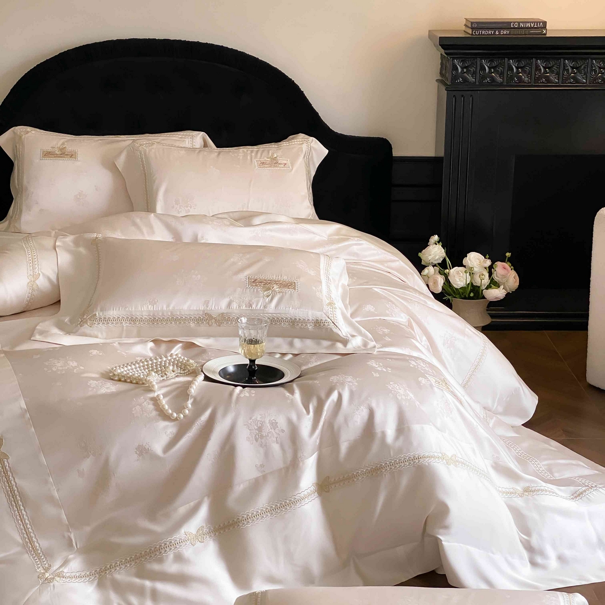 91家纺网 家纺一手货源 找家纺 太古汇家居 2025新款天丝高精密提花+绣花“花间蝶影”系列四件套 花间蝶影-香槟