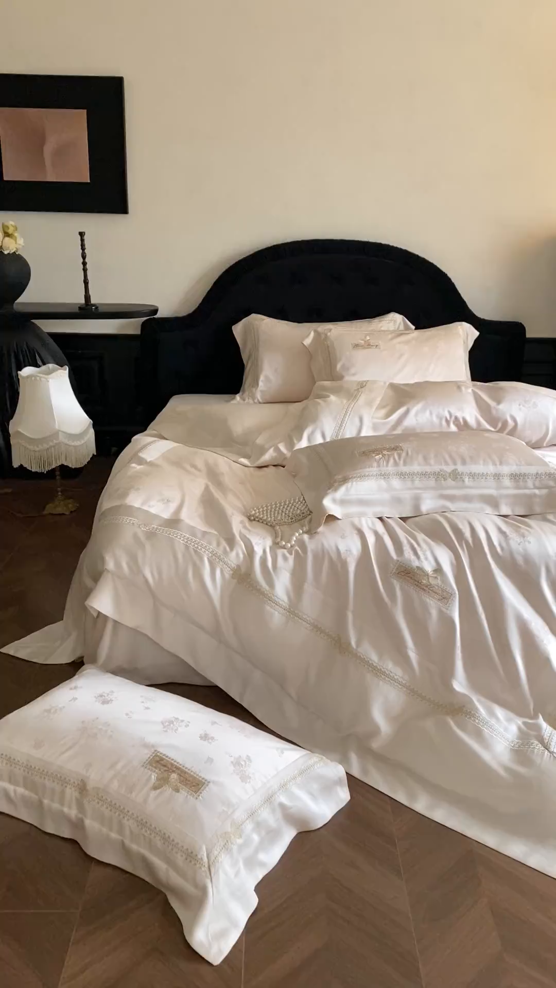 91家纺网 家纺一手货源 找家纺 太古汇家居 2025新款天丝高精密提花+绣花“花间蝶影”系列四件套 花间蝶影-香槟