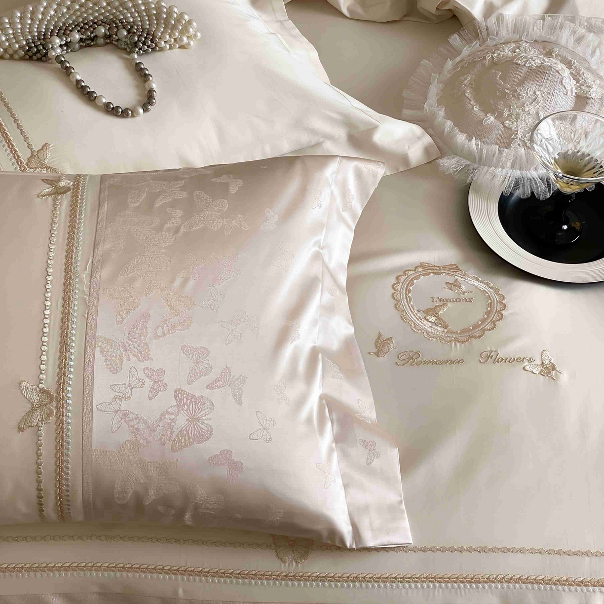 91家纺网 家纺一手货源 找家纺 太古汇家居 2025新款长绒棉高精密提花+绣花四件套“星辰梦蝶”系列 香槟色