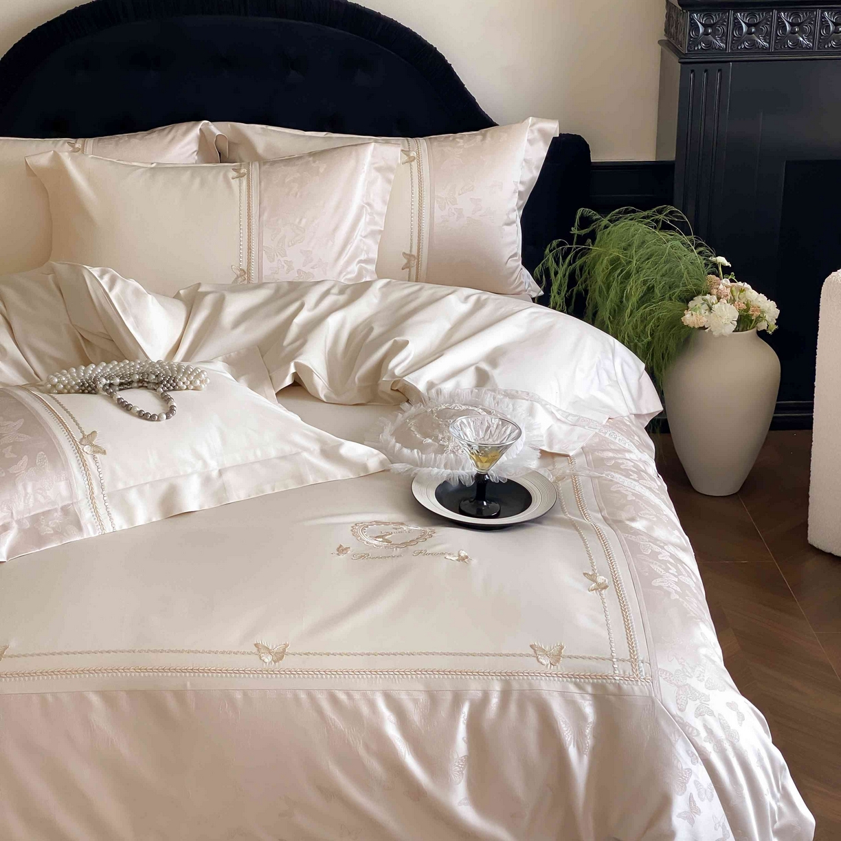 91家纺网 家纺一手货源 找家纺 太古汇家居 2025新款长绒棉高精密提花+绣花四件套“星辰梦蝶”系列 香槟色