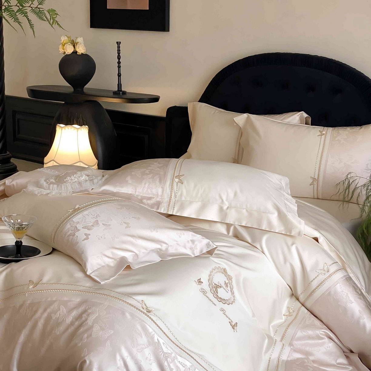 91家纺网 家纺一手货源 找家纺 太古汇家居 2025新款长绒棉高精密提花+绣花四件套“星辰梦蝶”系列 香槟色