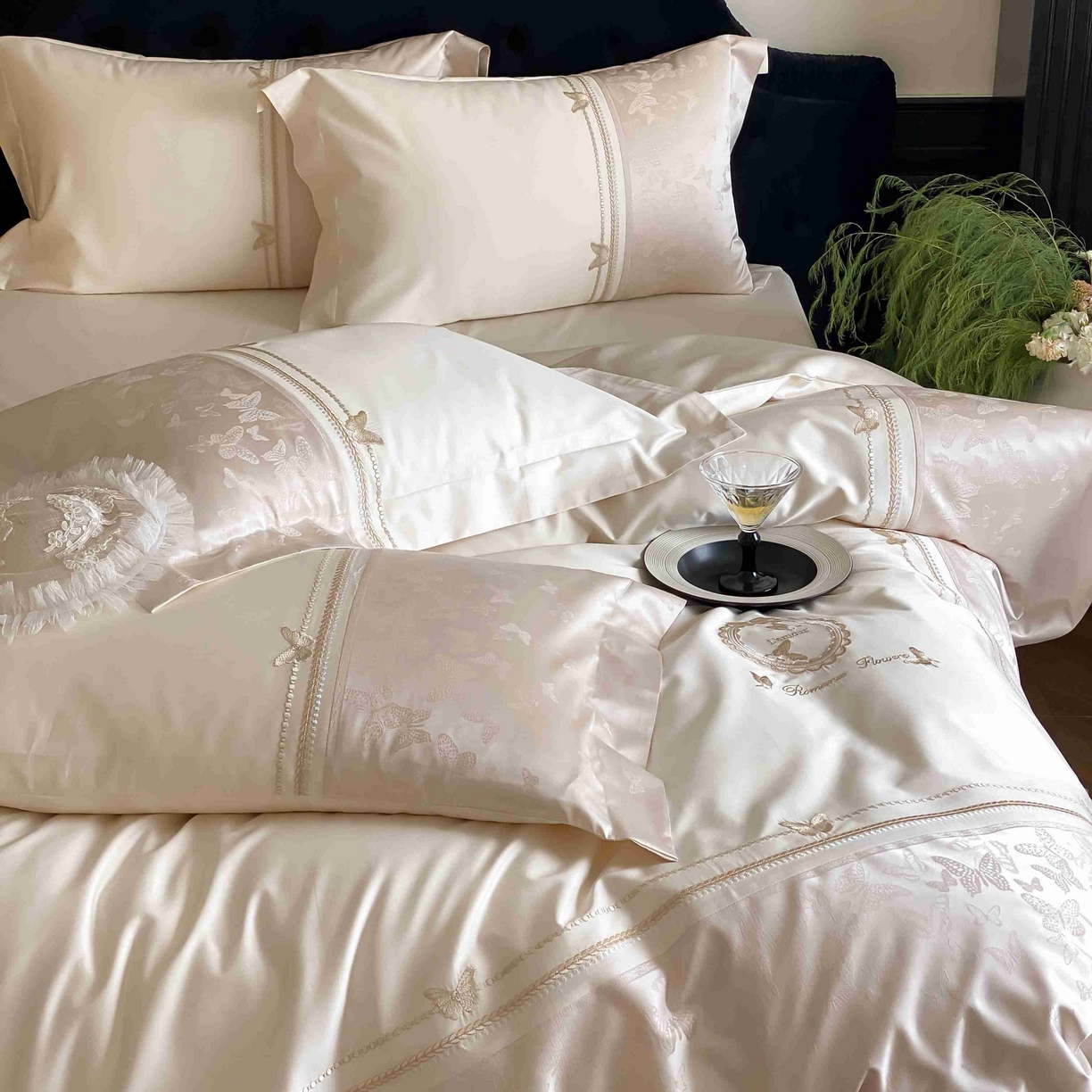 91家纺网 家纺一手货源 找家纺 太古汇家居 2025新款长绒棉高精密提花+绣花四件套“星辰梦蝶”系列 香槟色