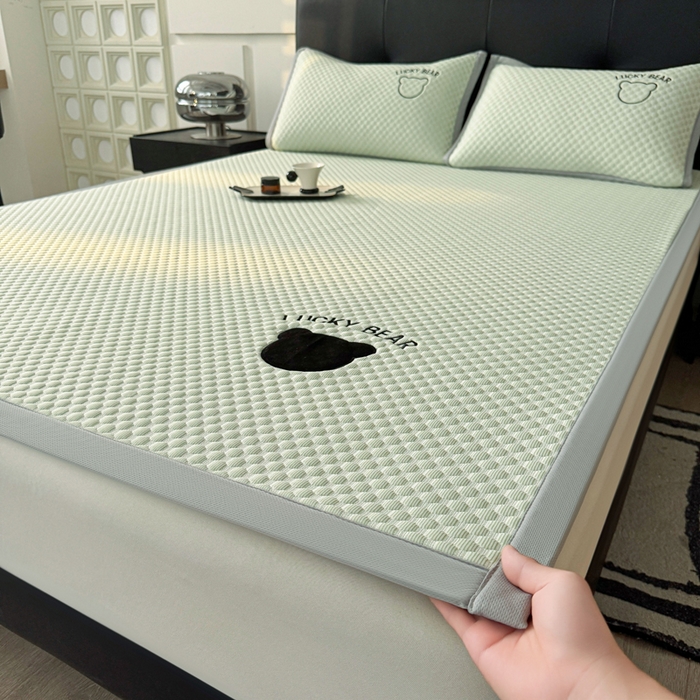 91家纺网 家纺一手货源 找家纺 梵朴 2025新款直播贴布刺绣凉感凉豆豆凉席席子三件套空调软席-幸运熊系列 幸运熊-绿