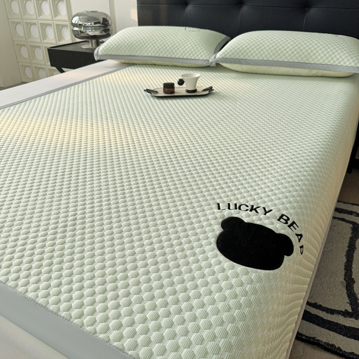 91家纺网 家纺一手货源 找家纺 梵朴 2025新款直播贴布刺绣凉感凉豆豆凉席席子三件套空调软席-幸运熊系列 幸运熊-绿