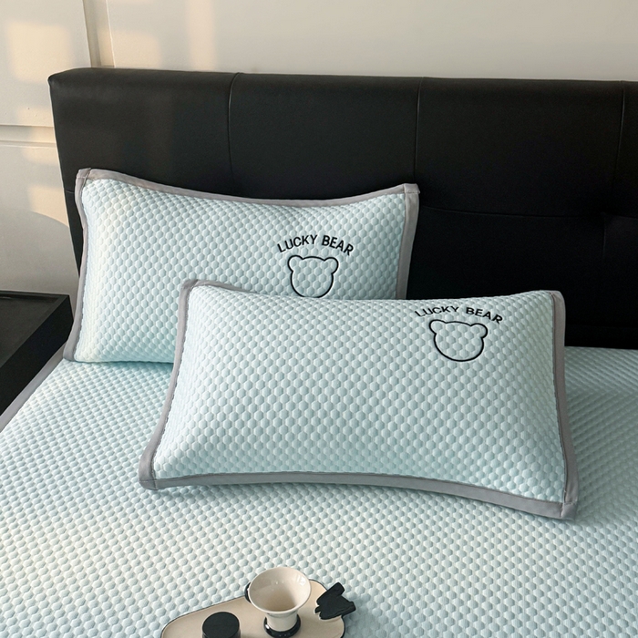 91家纺网 家纺一手货源 找家纺 梵朴 2025新款直播贴布刺绣凉感凉豆豆凉席席子三件套空调软席-幸运熊系列 幸运熊-蓝