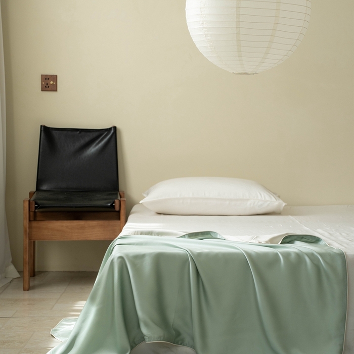 91家纺网 家纺一手货源 找家纺 沐晴家纺 2025新款60纯色兰精天丝休闲盖毯嵌绳工艺天丝毯-风格一 绿野仙踪