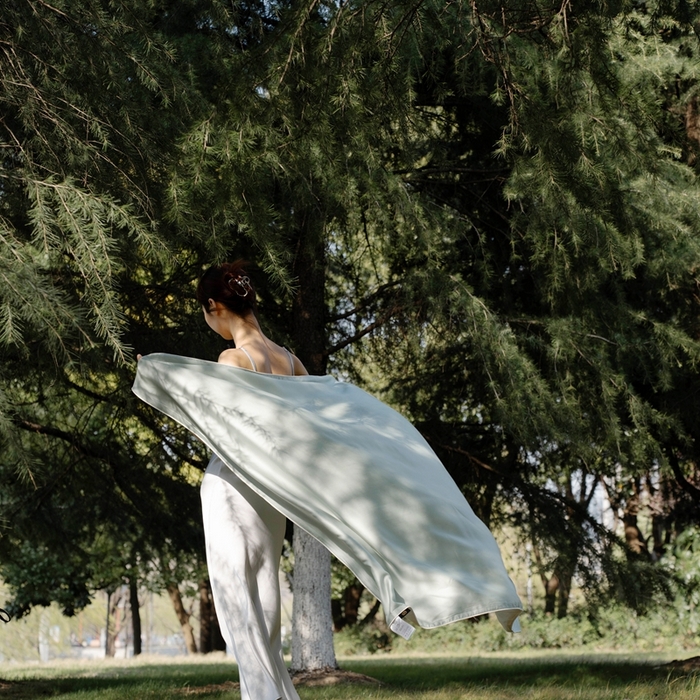 91家纺网 家纺一手货源 找家纺 沐晴家纺 2025新款60纯色兰精天丝休闲盖毯嵌绳工艺天丝毯-风格一 绿野仙踪