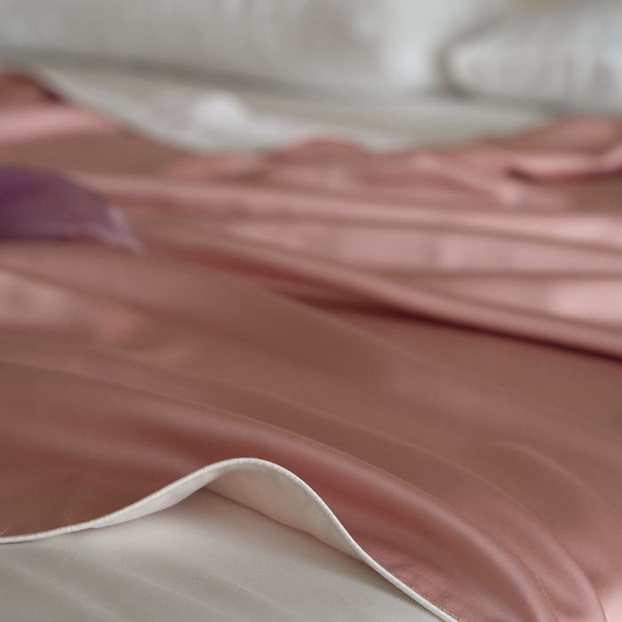 91家纺网 家纺一手货源 找家纺 沐晴家纺 2025新款60纯色兰精天丝休闲盖毯嵌绳工艺天丝毯-风格二 桃之夭夭