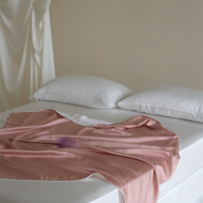 91家纺网 家纺一手货源 找家纺 沐晴家纺 2025新款60纯色兰精天丝休闲盖毯嵌绳工艺天丝毯-风格二 桃之夭夭