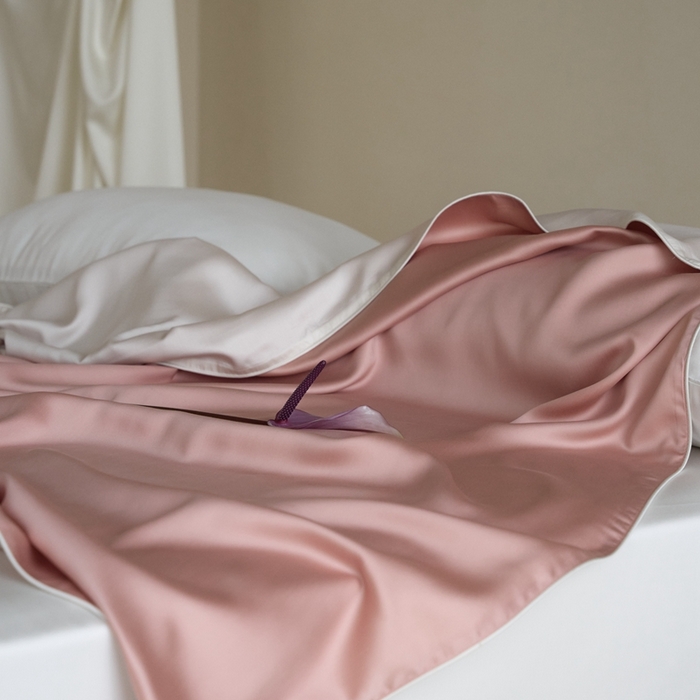 91家纺网 家纺一手货源 找家纺 沐晴家纺 2025新款60纯色兰精天丝休闲盖毯嵌绳工艺天丝毯-风格二 桃之夭夭