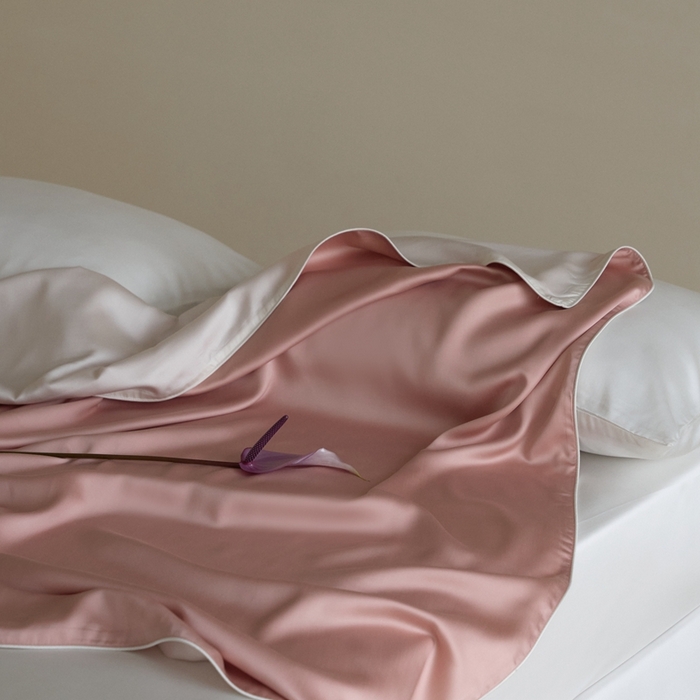 91家纺网 家纺一手货源 找家纺 沐晴家纺 2025新款60纯色兰精天丝休闲盖毯嵌绳工艺天丝毯-风格二 桃之夭夭