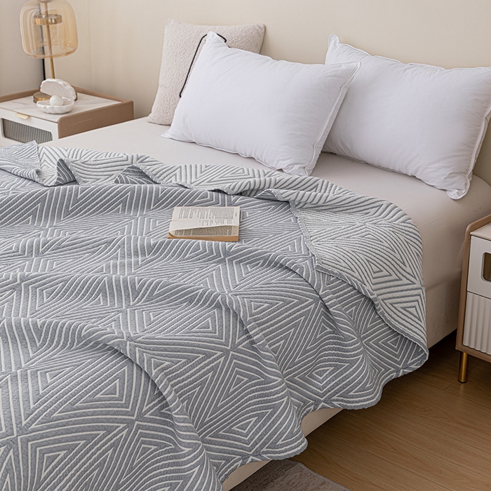 91家纺网 家纺一手货源 找家纺 卡奥家纺 2025新款水洗全棉四层纱盖毯毛巾被夏凉被  时光-灰