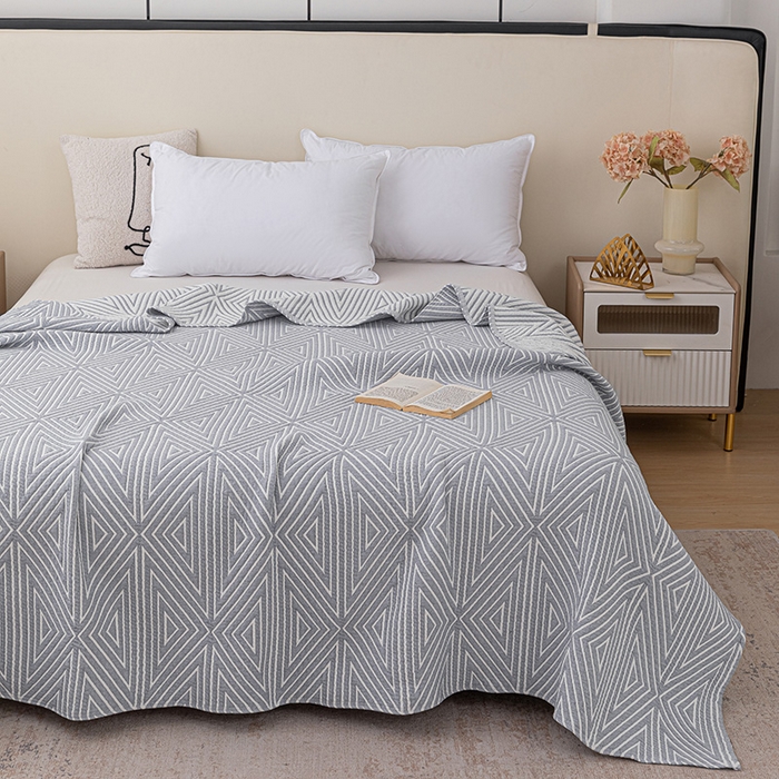 91家纺网 家纺一手货源 找家纺 卡奥家纺 2025新款水洗全棉四层纱盖毯毛巾被夏凉被  时光-灰