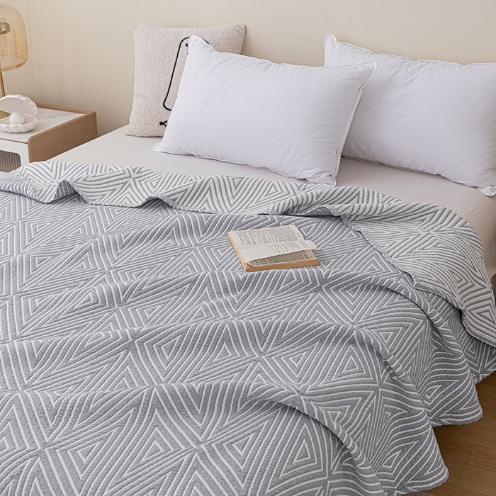 91家纺网 家纺一手货源 找家纺 卡奥家纺 2025新款水洗全棉四层纱盖毯毛巾被夏凉被  时光-灰