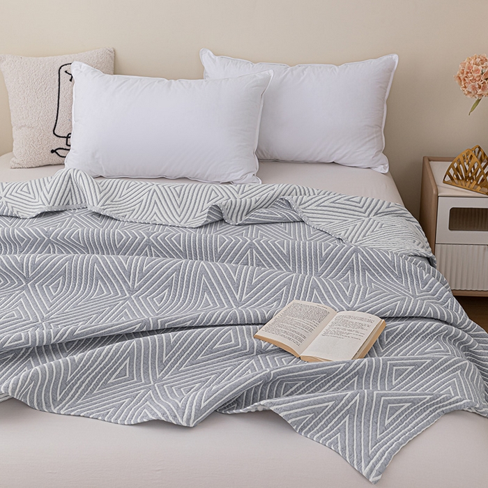 91家纺网 家纺一手货源 找家纺 卡奥家纺 2025新款水洗全棉四层纱盖毯毛巾被夏凉被  时光-灰