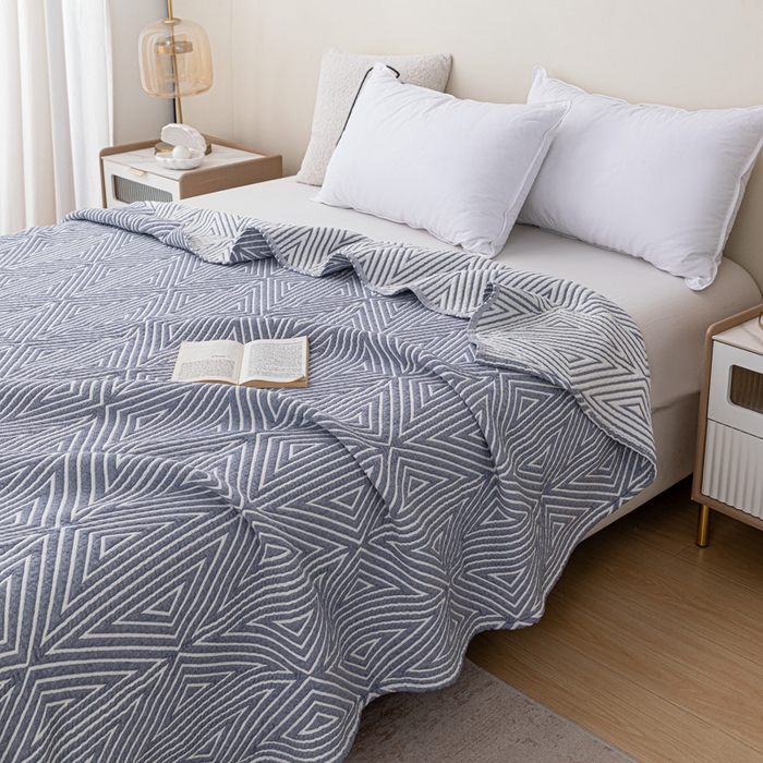 91家纺网 家纺一手货源 找家纺 卡奥家纺 2025新款水洗全棉四层纱盖毯毛巾被夏凉被  时光-蓝