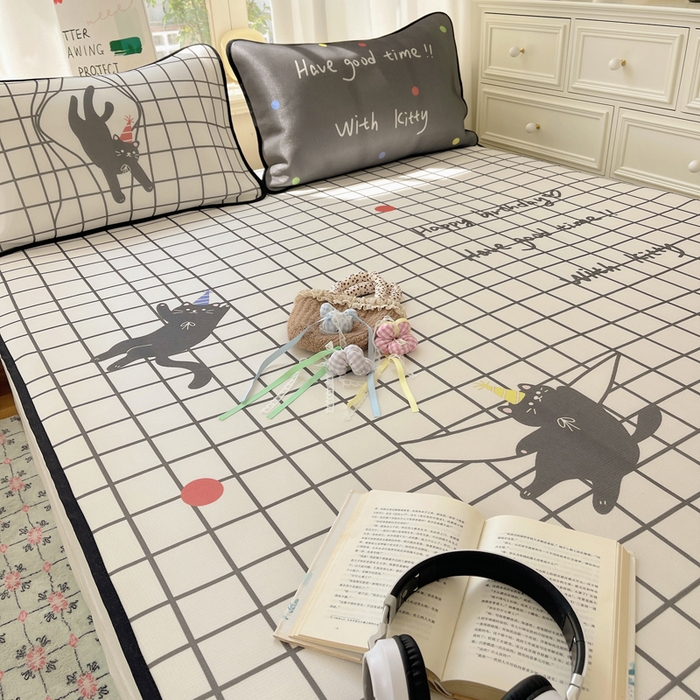 91家纺网 家纺一手货源 找家纺 顾里家纺 2025新款韩式Chic风冰感牛奶丝软席席子 会员➖5元 捕梦黑猫