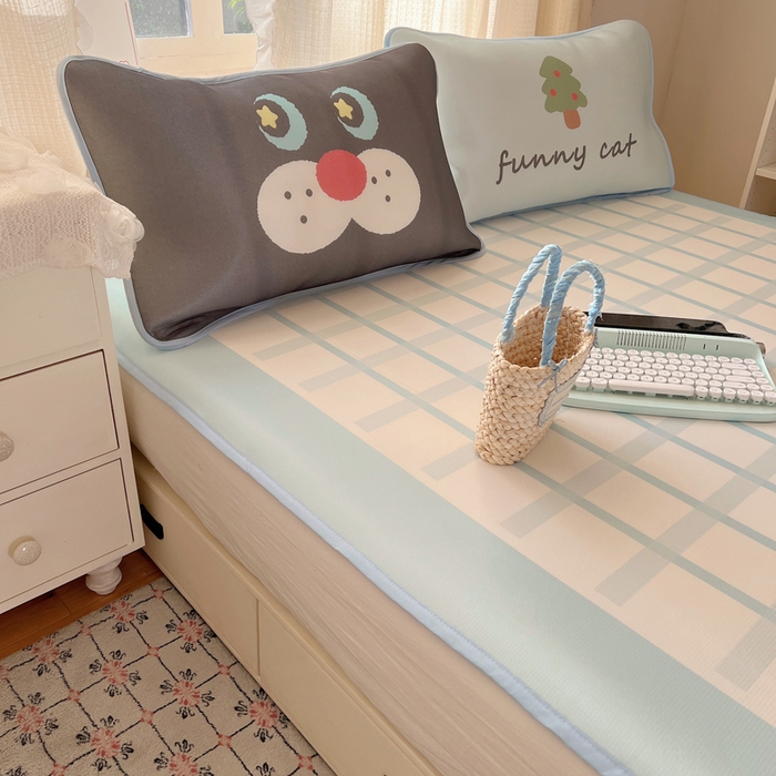 91家纺网 家纺一手货源 找家纺 顾里家纺 2025新款韩式Chic风冰感牛奶丝软席席子 会员➖5元 蓝格黑猫