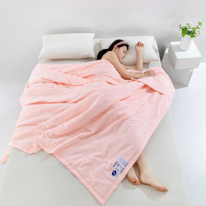 91家纺网 家纺一手货源 找家纺 宝宝纱2025新款5D压花针织水洗棉夏被 半夏粉