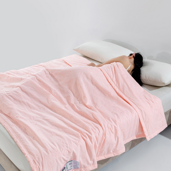 91家纺网 家纺一手货源 找家纺 宝宝纱2025新款5D压花针织水洗棉夏被 半夏粉