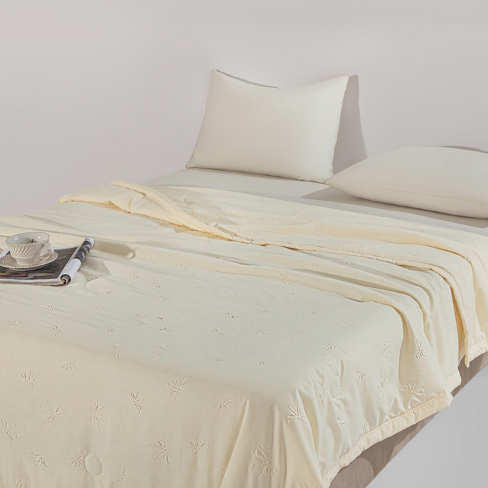 91家纺网 家纺一手货源 找家纺 宝宝纱2025新款5D压花针织水洗棉夏被 时予奶白