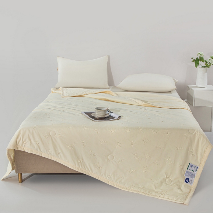 91家纺网 家纺一手货源 找家纺 宝宝纱2025新款5D压花针织水洗棉夏被 时予奶白