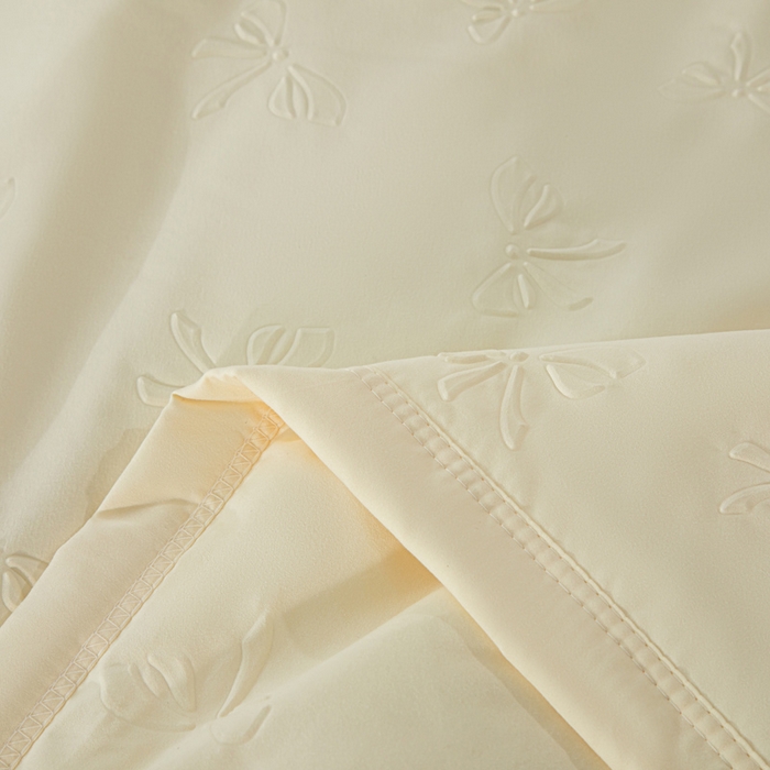 91家纺网 家纺一手货源 找家纺 宝宝纱2025新款5D压花针织水洗棉夏被 时予奶白