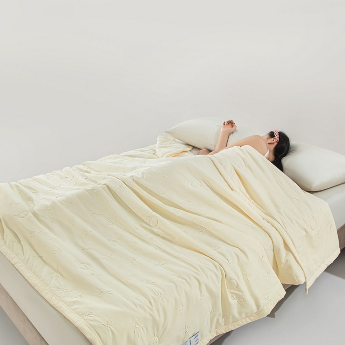 91家纺网 家纺一手货源 找家纺 宝宝纱2025新款5D压花针织水洗棉夏被 时予奶白