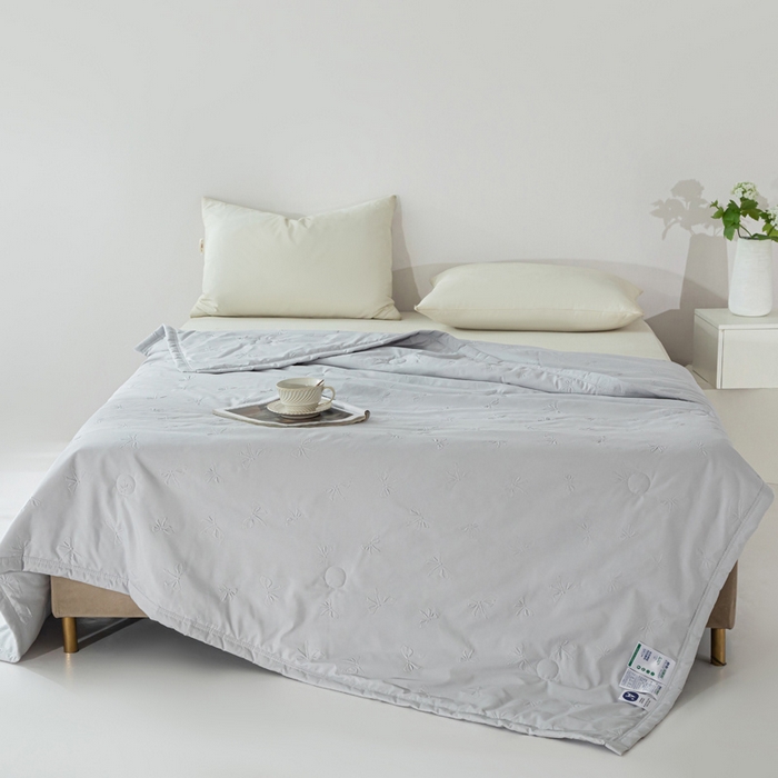 91家纺网 家纺一手货源 找家纺 宝宝纱2025新款5D压花针织水洗棉夏被 小半浅灰