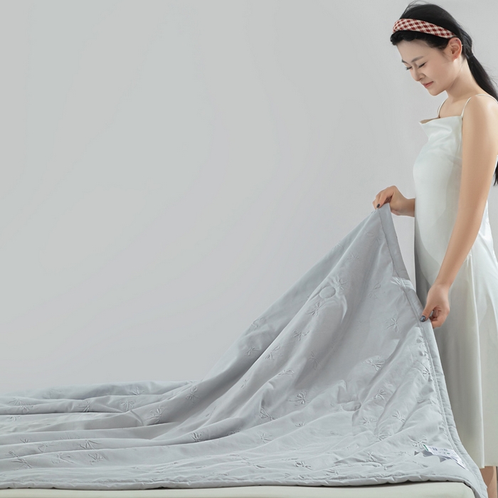 91家纺网 家纺一手货源 找家纺 宝宝纱2025新款5D压花针织水洗棉夏被 小半浅灰