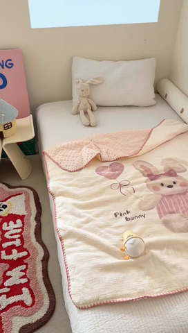 91家纺网 家纺一手货源 找家纺 暖生活 2025新款全棉纯棉皱皱纱大版多功能豆豆被夏被夏凉被空调被 小兔宝宝