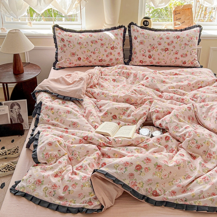 91家纺网 家纺一手货源 找家纺 一比一2025新款赫本风四件套 赫本风-玫瑰花园粉