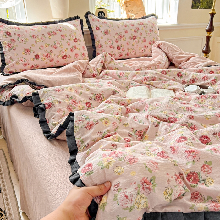 91家纺网 家纺一手货源 找家纺 一比一2025新款赫本风四件套 赫本风-玫瑰花园粉