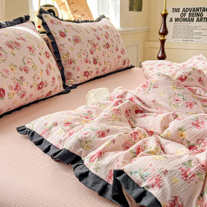 91家纺网 家纺一手货源 找家纺 一比一2025新款赫本风四件套 赫本风-玫瑰花园粉