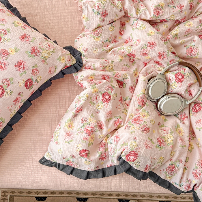 91家纺网 家纺一手货源 找家纺 一比一2025新款赫本风四件套 赫本风-玫瑰花园粉