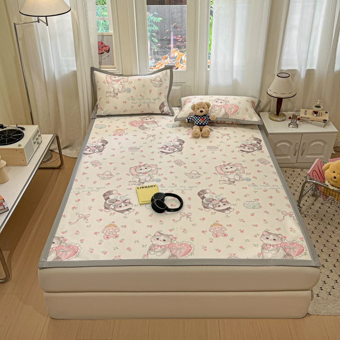 91家纺网 家纺一手货源 找家纺 慕澄家纺 2025新款小清新萌宠系列碳光冰丝凉席 爱心花朵猫