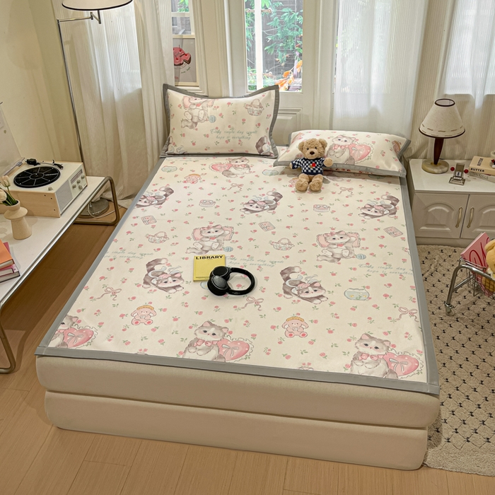 91家纺网 家纺一手货源 找家纺 慕澄家纺 2025新款小清新萌宠系列碳光冰丝凉席 爱心花朵猫