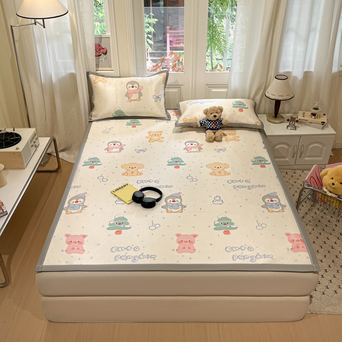 91家纺网 家纺一手货源 找家纺 慕澄家纺 2025新款小清新萌宠系列碳光冰丝凉席 宠宠企鹅