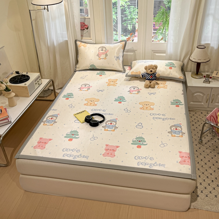 91家纺网 家纺一手货源 找家纺 慕澄家纺 2025新款小清新萌宠系列碳光冰丝凉席 宠宠企鹅