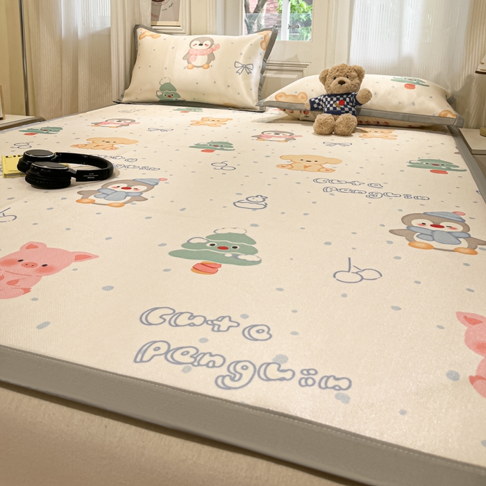 91家纺网 家纺一手货源 找家纺 慕澄家纺 2025新款小清新萌宠系列碳光冰丝凉席 宠宠企鹅