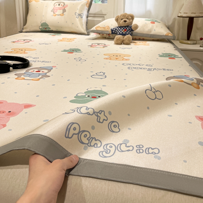 91家纺网 家纺一手货源 找家纺 慕澄家纺 2025新款小清新萌宠系列碳光冰丝凉席 宠宠企鹅