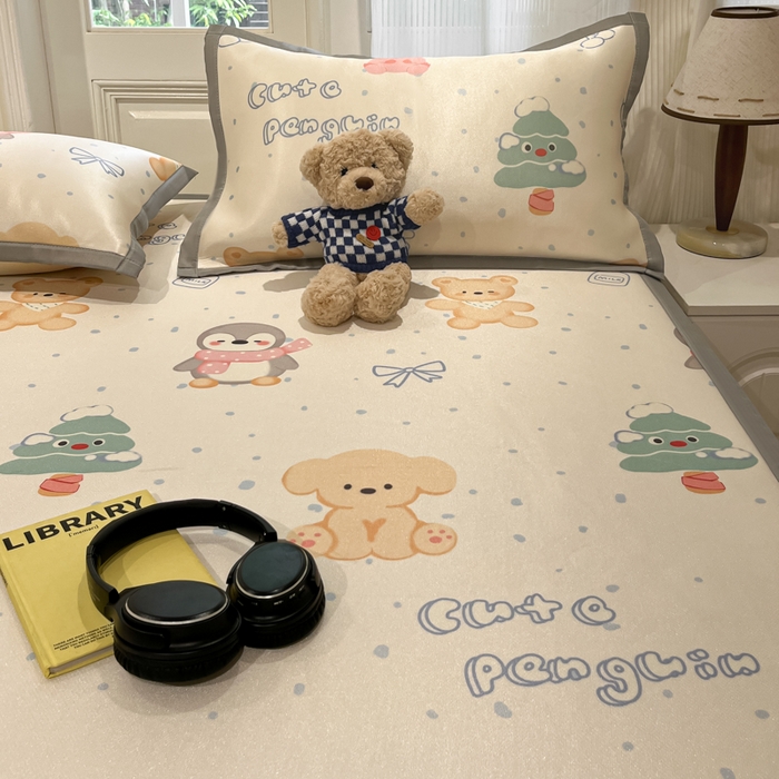 91家纺网 家纺一手货源 找家纺 慕澄家纺 2025新款小清新萌宠系列碳光冰丝凉席 宠宠企鹅