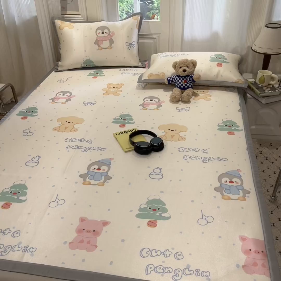 91家纺网 家纺一手货源 找家纺 慕澄家纺 2025新款小清新萌宠系列碳光冰丝凉席 宠宠企鹅