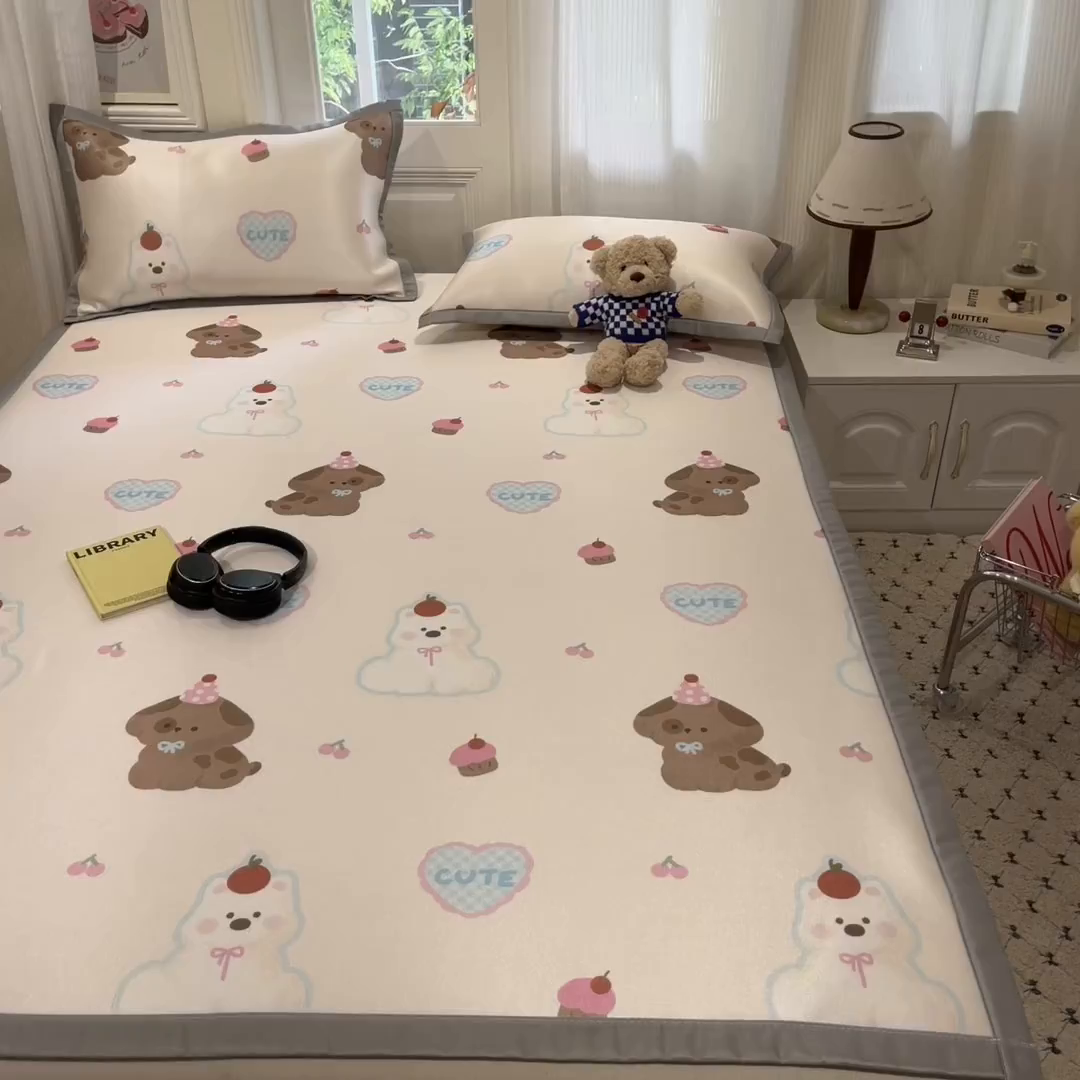 91家纺网 家纺一手货源 找家纺 慕澄家纺 2025新款小清新萌宠系列碳光冰丝凉席 蛋糕甜心犬