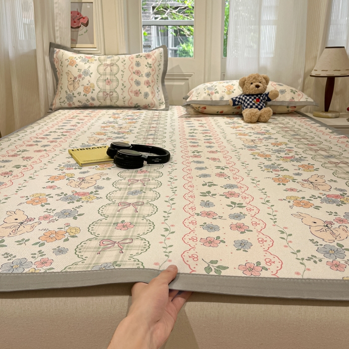 慕澄家纺 2025新款小清新萌宠系列碳光冰丝凉席 花丛兔