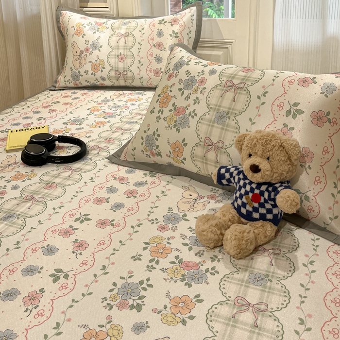 91家纺网 家纺一手货源 找家纺 慕澄家纺 2025新款小清新萌宠系列碳光冰丝凉席 花丛兔