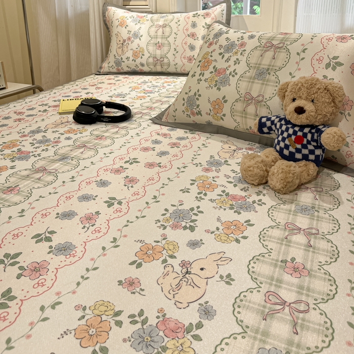 91家纺网 家纺一手货源 找家纺 慕澄家纺 2025新款小清新萌宠系列碳光冰丝凉席 花丛兔