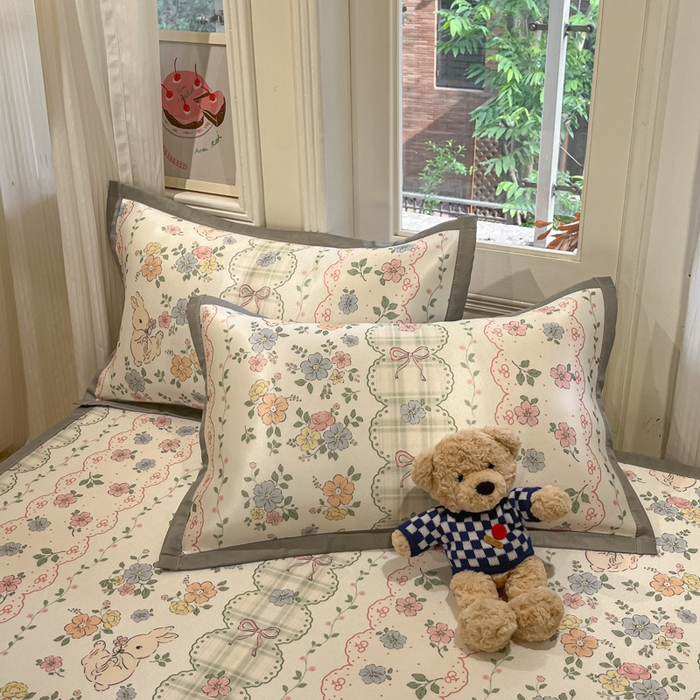 91家纺网 家纺一手货源 找家纺 慕澄家纺 2025新款小清新萌宠系列碳光冰丝凉席 花丛兔