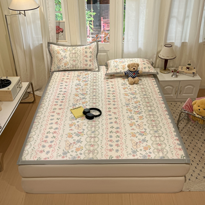 91家纺网 家纺一手货源 找家纺 慕澄家纺 2025新款小清新萌宠系列碳光冰丝凉席 花丛兔